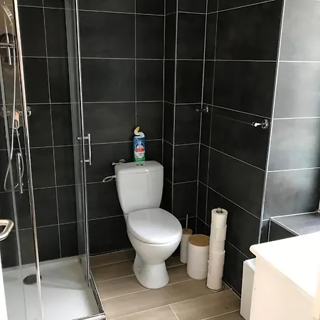 Apartment Centre *